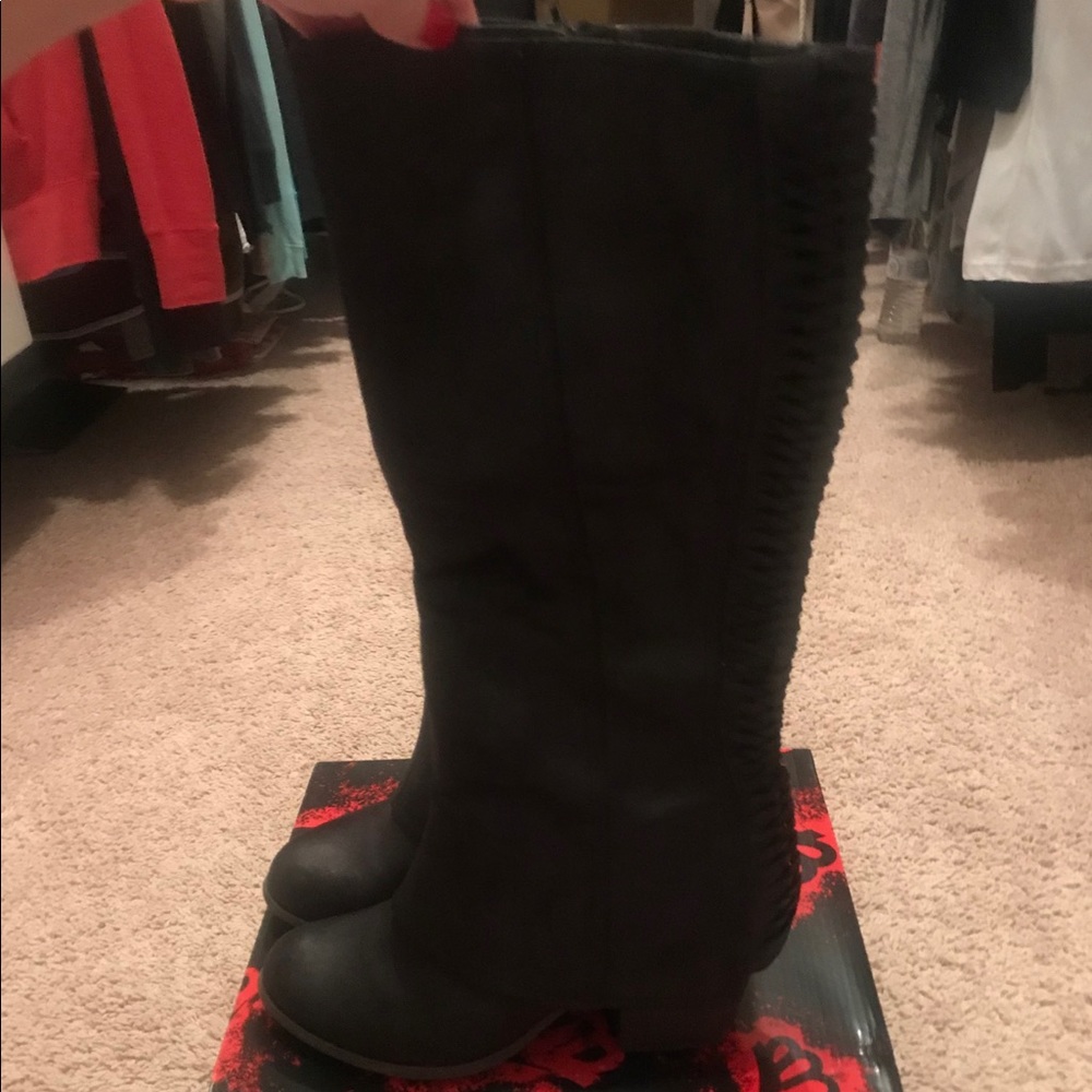 Black knee boots